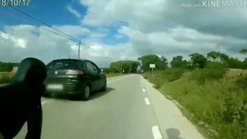 Un ciclista sube el vídeo de este coche a Twitter y muchos se llevan las manos a la cabeza