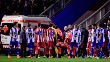La foto de dos jugadores del Atlético atendiendo a Torres emociona en la red