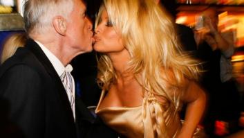 Pamela Anderson despide a Hugh Hefner como a él le gustaría verla