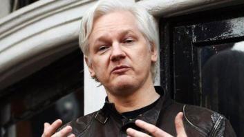 Assange confunde 'El Mundo Today' con 'El Mundo' y la lía parda en Twitter: "Estúpido"