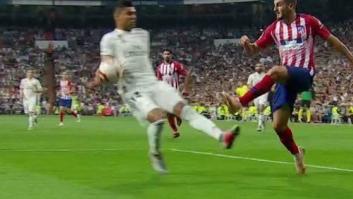 Críticas al árbitro del Madrid-Atleti por lo que ha hecho en esta jugada polémica de Casemiro