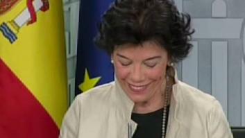 El ataque de risa de Isabel Celaá durante la rueda de prensa