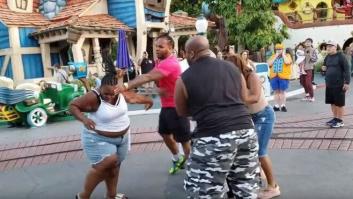 Brutal pelea familiar en Disneyland