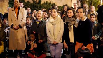 Cientos de franceses cantan un Ave María frente al incendio de Notre Dame