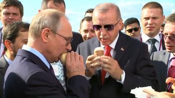 La imagen del día: Erdogan y Putin disfrutan de un helado en Moscú