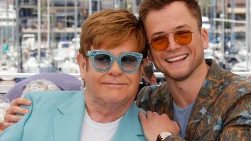 Elton John sorprende cantando 'Your Song' con Taron Egerton