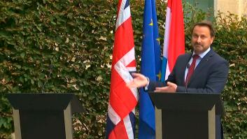 Boris Johnson da plantón al primer ministro de Luxemburgo, que no puede aguantarse la risa
