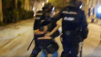 La Policía detiene a un fotógrafo de "El País" durante los altercados de Barcelona