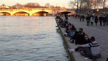 Los parisinos ignoran la orden de cuarentena y salen a disfrutar del buen tiempo