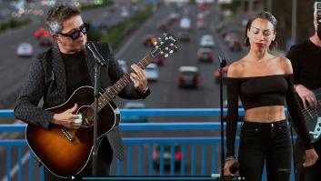 Alejandro Sanz da un concierto sorpresa desde un puente de la M-30