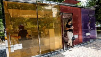 Tokio instala baños públicos transparentes