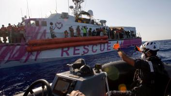 El barco solidario de Banksy rescata a cientos de migrantes en el Mediterráneo