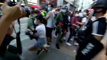 La policía de Hong Kong arresta de forma violenta a una niña de 12 años