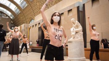 Femen protesta en el Museo de Orsay, que vetó la entrada a una mujer por su escote