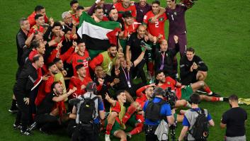 Marruecos celebra su victoria ante España en Qatar 2022 con una bandera de Palestina