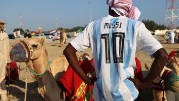 Piden vigilar posibles síntomas de ‘virus del camello’ en los fans que vuelven de Qatar