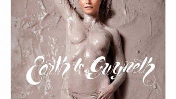 Gwyneth Paltrow posa semidesnuda y cubierta de barro en su revista