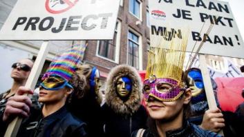 Ámsterdam plantea cerrar el Barrio Rojo por el acoso a las prostitutas