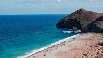 La playa con el nombre más tétrico de Andalucía oculta el azul más intenso de toda España