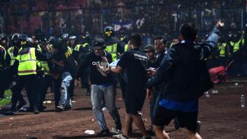 Diecisiete niños entre los 125 fallecidos en la tragedia del fútbol indonesio