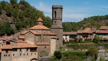 El pueblo de Cataluña que fue considerado el mejor del mundo es el paraíso de los puentes colgantes