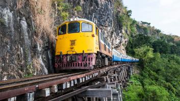 Un turista muere en Tailandia al caer del tren de la muerte por hacerse un selfi