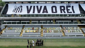 Brasil da el último adiós a Pelé en su capilla ardiente