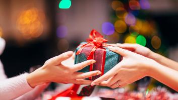 "Mi ex me regaló un llavero": cómo gestionar que no gusten los regalos de Navidad
