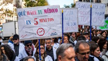 Convocan una huelga de médicos y profesores el 26 de mayo en Madrid