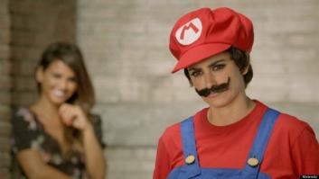 ¿Penélope Cruz? ¿Súper Mario? La actriz se pone bigote en un anuncio de Nintendo (VÍDEO, FOTOS)