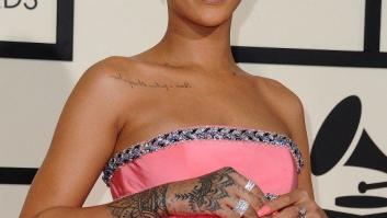 El vestido de Rihanna en los Grammy 2015: de algodón de azúcar a esponja de baño (MEMES)