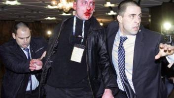 Apunta con una pistola al político Ahmed Dogan en Bulgaria y acaba apaleado (VÍDEO)
