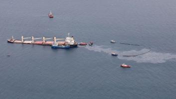 Bombeado el 80% del gasóleo de los tanques del buque semihundido ante las costas de Gibraltar
