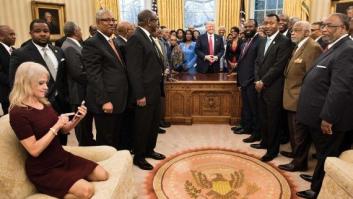 El mosqueo en las redes por una foto de la consejera de Trump en el Despacho Oval