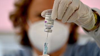 Combinar dos vacunas diferentes contra el coronavirus incrementa los efectos secundarios