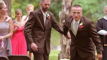 Este padre paró la boda de su hija para que su padrastro la llevara al altar... y todos se emocionaron