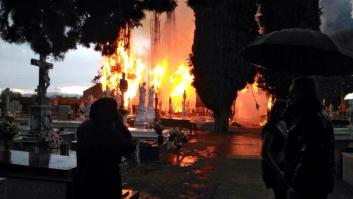 La escalofriante foto del incendio de un cementerio en León que te pondrá los pelos de punta