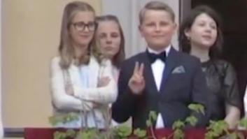 El hijo pequeño del príncipe de Noruega la lía en pleno acto oficial