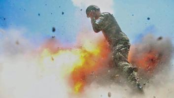 Una fotógrafa militar captura el momento en el que una explosión le quita la vida