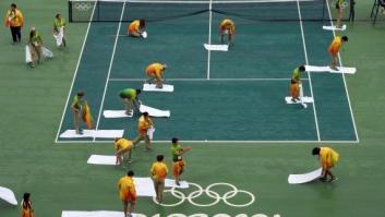 Toallas: la solución de Río ante una pista de tenis mojada por la lluvia