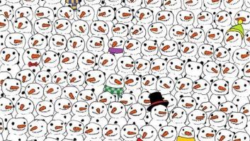 ¿Eres capaz de encontrar el panda escondido entre los muñecos de nieve?