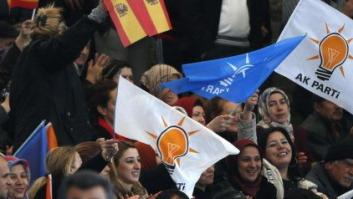 Rajoy va a la inauguración de una línea de metro... y acaba en un mitin islamista