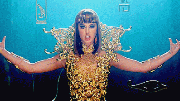 Katy Perry: sus mejores gifs como Cleopatra en 'Dark Horse' (VÍDEO, GIFS)