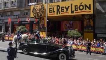 Rajoy coronado, El Rey León y otras fotos en el momento preciso
