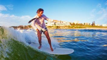 Más que un deporte: los beneficios del surf para la salud mental