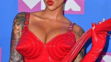 El mensaje tras el loco traje de látex rojo de Amber Rose en los MTV VMAs