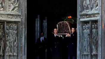 Luis Alfonso de Borbón, tras llevar en hombros los restos del dictador:"Franco está en el origen de España pacificada"