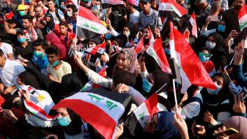 El primer ministro de Irak acepta renunciar en medio de violentas protestas en el país