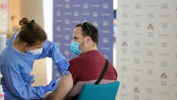 Vacunan por error con AstraZeneca a 94 personas menores de 60 años en Cáceres