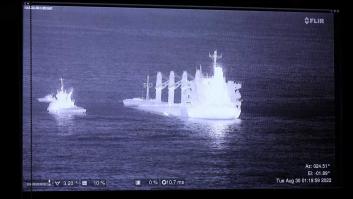 Un buque granelero se encuentra semihundido frente a Gibraltar tras colisionar con otro barco